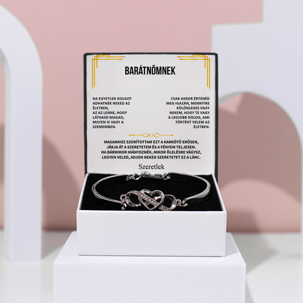 HU33_CHLOE_HEARTBRACELET.jpg